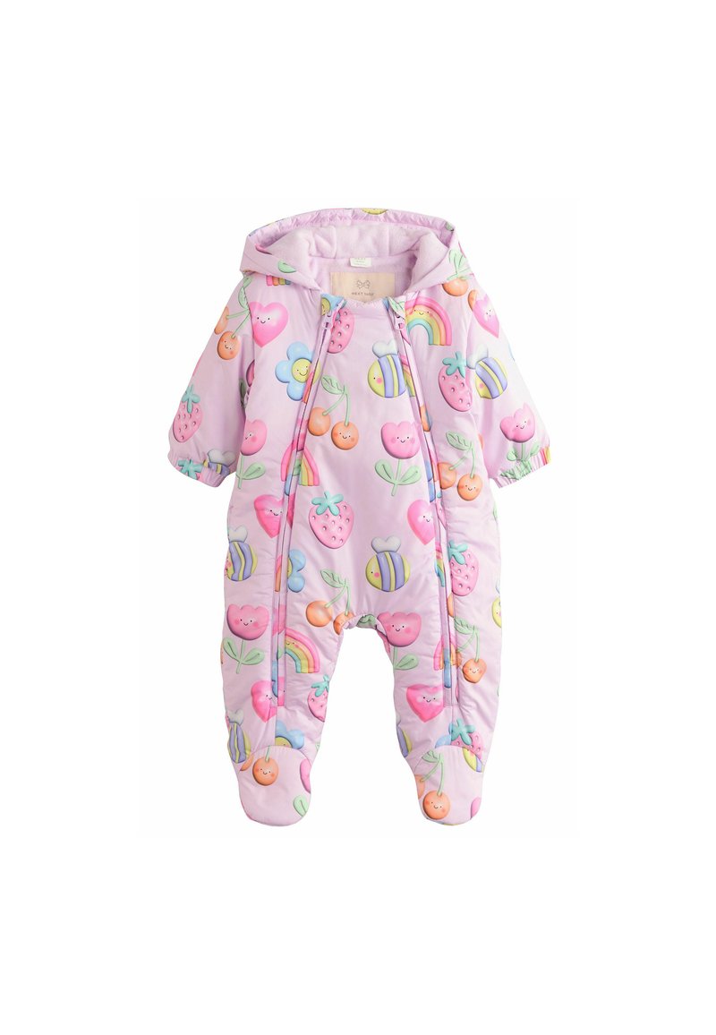 Combinaison de neige rembourrée rose avec des motifs colorés de fruits et de fleurs. Comprend une capuche et une fermeture éclair à l'avant. Texture douce et matelassée pour plus de chaleur.