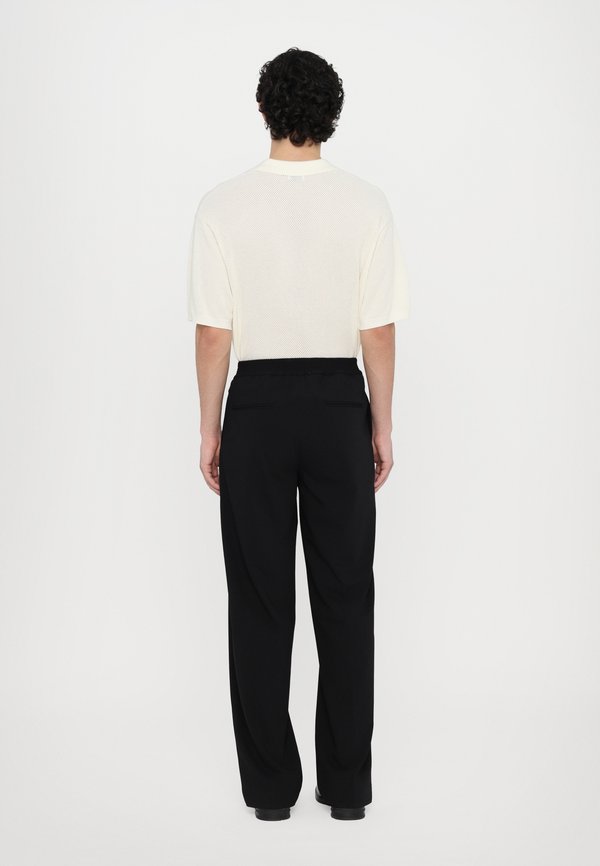 LOOSE FIT UNISEX - Trousers4