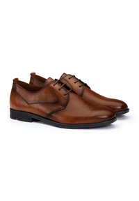 Chaussures habillées en cuir marron avec une finition lisse, bout rond, design à lacets et semelle en caoutchouc noir basse.