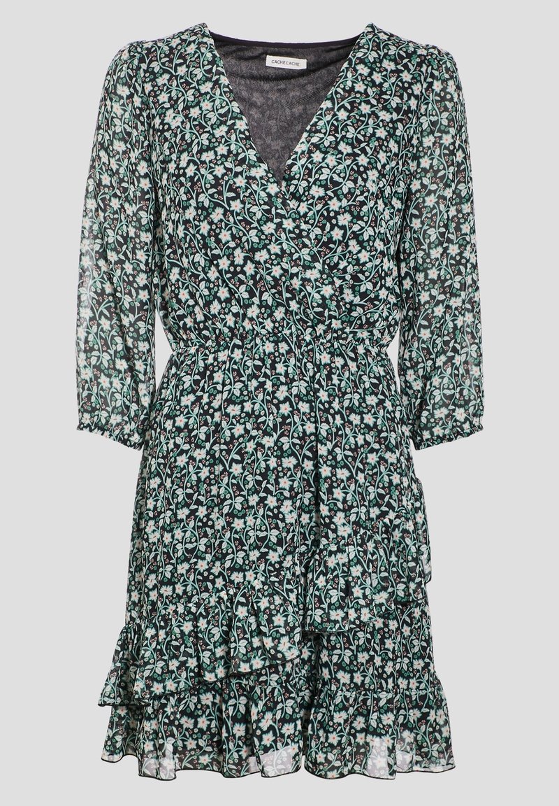 Robe portefeuille noire avec motif floral blanc et vert, manches translucides trois-quarts, taille cintrée et ourlet volanté à plusieurs couches.