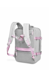 Šedý batoh s růžovými popruhy a detaily, s designem z průhledné síťoviny, kapsami na zip a polstrovanými ramenními popruhy pro pohodlí.