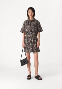 ONLY ONLANLIE DRESS  - Džinsinė suknelė - black/leo