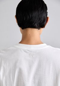 Maje Triko s potiskem - white