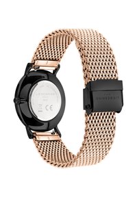 Runde Armbanduhr aus Edelstahl mit schwarzem Zifferblatt und roségoldfarbenem Mesh-Armband, ausgestattet mit sicherem Verschluss und durchsichtigem Rücken, der Details zeigt.