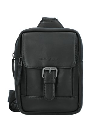 Borsa a tracolla in pelle nera con chiusura zip, tracolla regolabile e un accento con fibbia frontale. Texture liscia, forma rettangolare compatta.
