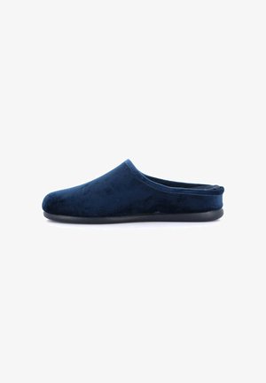 Pantofole slip-on blu navy realizzate in tessuto morbido con una texture liscia, punta arrotondata e suola nera flessibile. Presentano un design semplice.
