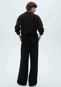 Mango WIDE WITH BUTTONS - Pantaloni - black