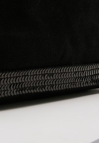 Vanessa Bruno CABAS TROUSSE2 - Toilettas - noir