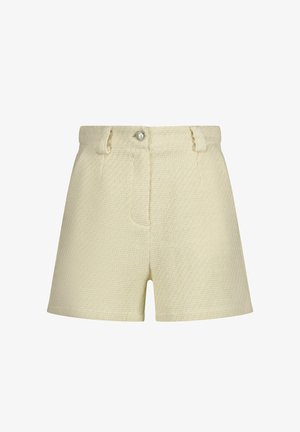 Shorts couleur crème en tissu texturé avec un motif subtil, dotés d'une fermeture à bouton à l'avant et de poches latérales.