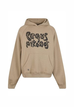 Beige hoodie med en framfickan, raglanärmar och svart texturiserad grafikdesign på bröstet. Mjuk tygtextur.