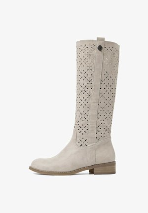 Stivali beige al ginocchio realizzati in suede testurizzato, con motivi floreali tagliati al laser lungo il gambale e un tacco in legno basso.