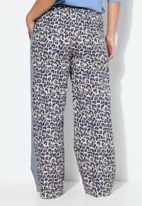 Studio Untold WIDE KREPP LEO SEITEN - Stoffhose - dark blue