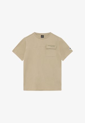 T-shirt beige a maniche corte in cotone. Presenta una tasca sul petto con testo in rilievo e una toppa con il logo sulla manica. Texture liscia.