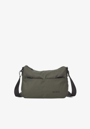 Crossbodytas in olijfgroen gemaakt van duurzaam stof. Voorzien van een ritssluiting, twee voorvakken en een zwarte verstelbare band. KCB-logo zichtbaar.