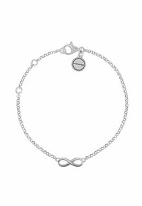 Pulsera de plata con un símbolo de infinito en el centro, con un diseño de cadena, un cierre de langosta y un pequeño charm redondo con texto.