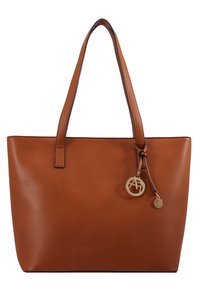 Hnědá kožená tote taška s dvěma ramenními popruhy a dvěma visícími zlatými kulatými přívěsky připevněnými k jednomu popruhu.
