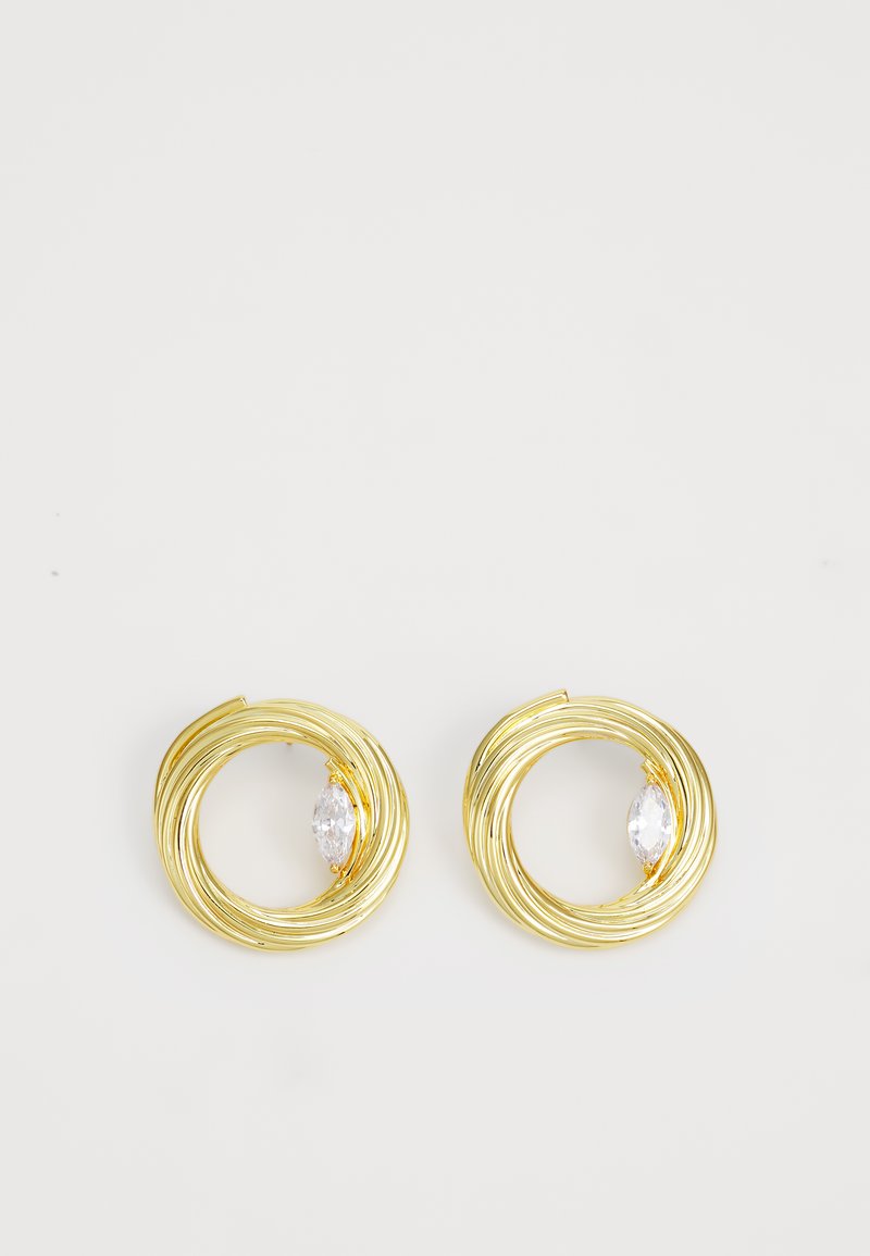 Zelta riņķveida auskari ar vijīgas stieples dizainu, katrs ar skaidru marquise-griezuma akmeni zelta akcentā. Gluda virsma.