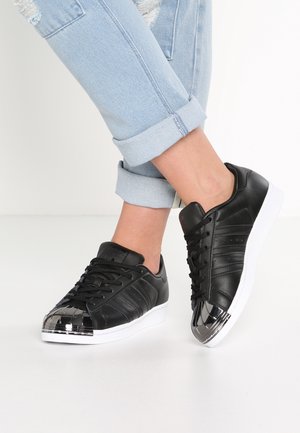 Trainers - black
