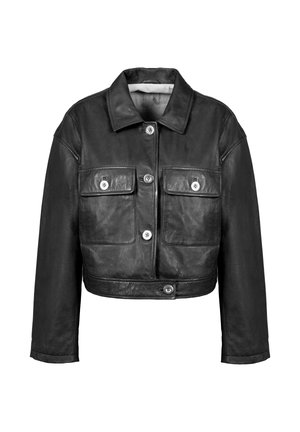 Schwarze Lederjacke in verkürzter Länge mit durchgehendem Knopfverschluss, zwei Brusttaschen und klassischem Kragen. Glatte Textur und tailliertes Design.