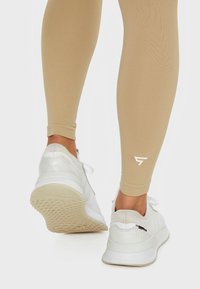 SQUATPROOF TARGET SEAMLESS HIGH WAISTED  - Tights - beige