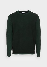 Mörkgrön sweatshirt med ett diagonalt texturerat mönster, ribbad rund hals och långa ärmar. Tyget ser stickat och slätt ut.