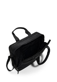 Svart laptopväska med dubbla handtag, dragkedjestängning och en mjuk insida. Har organiseringsfickor och en slät, matt yta.