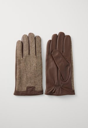 Guantes de cuero marrón con parte trasera de tela trenzada marrón texturizada, presentan un diseño ajustado y una muñequera elástica para mayor comodidad.