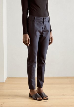 BLAKE NIGHT SUSTAINABLE - Nohavice chinos - navy