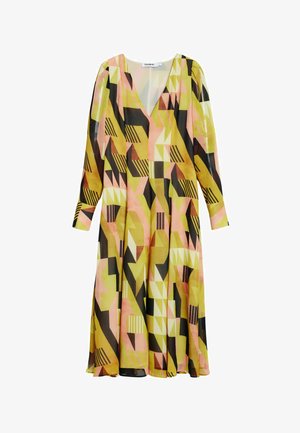 Długa sukienka w serek z lekkiego materiału. Posiada geometryczny wzór w kolorze żółtym, różowym i czarnym. Długie rękawy i sylwetka w kształcie litery A.