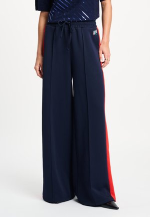 POM Amsterdam, TRACKPANTS - STRIPE NIGHT BLUE - Broek - blue