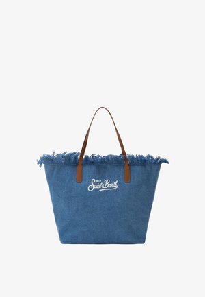 Borsa tote blu con bordo superiore sfrangiato, manici in pelle marrone e logo bianco "MC2 Saint Barth" centrato sul davanti.