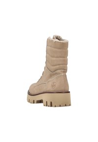 Bottines beiges en suède avec un dessus texturé, un col rembourré et une semelle en caoutchouc épaisse dotée d'un motif de semelle robuste.