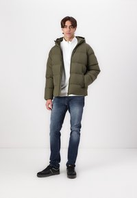 Tommy Hilfiger HOODED PUFFER  - Piumino - army green
