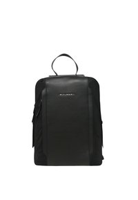Zaino nero realizzato in tessuto testurizzato e pelle, dotato di manico superiore, tasche anteriori con zip e dettaglio del logo sulla parte anteriore.