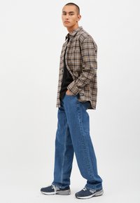 DR DENIM Arch Straight Jeans Pebble Mid Stone
