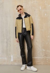 The North Face GOSEI PUFFER - Overgangsjakke - khaki stone/black