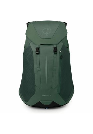 Groene Osprey Hikelite LT 30 wandelrugzak met voorste gespen, zijvakjes van mesh en bovenklep sluiting.