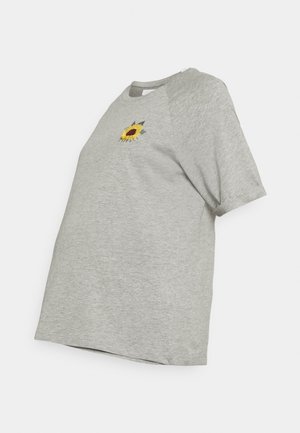 Szara, krótkim rękawem, ciążowa koszulka wykonana z miękkiej mieszanki bawełny, z haftem słonecznika na lewej części klatki piersiowej.