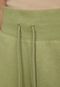 Nike Sportswear SPORTSWEAR PHOENIX FLEECE - Calças de fato de treino - alligator sail