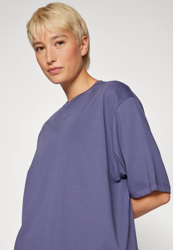STUDIO OVERSIZED - Basic T-shirt4