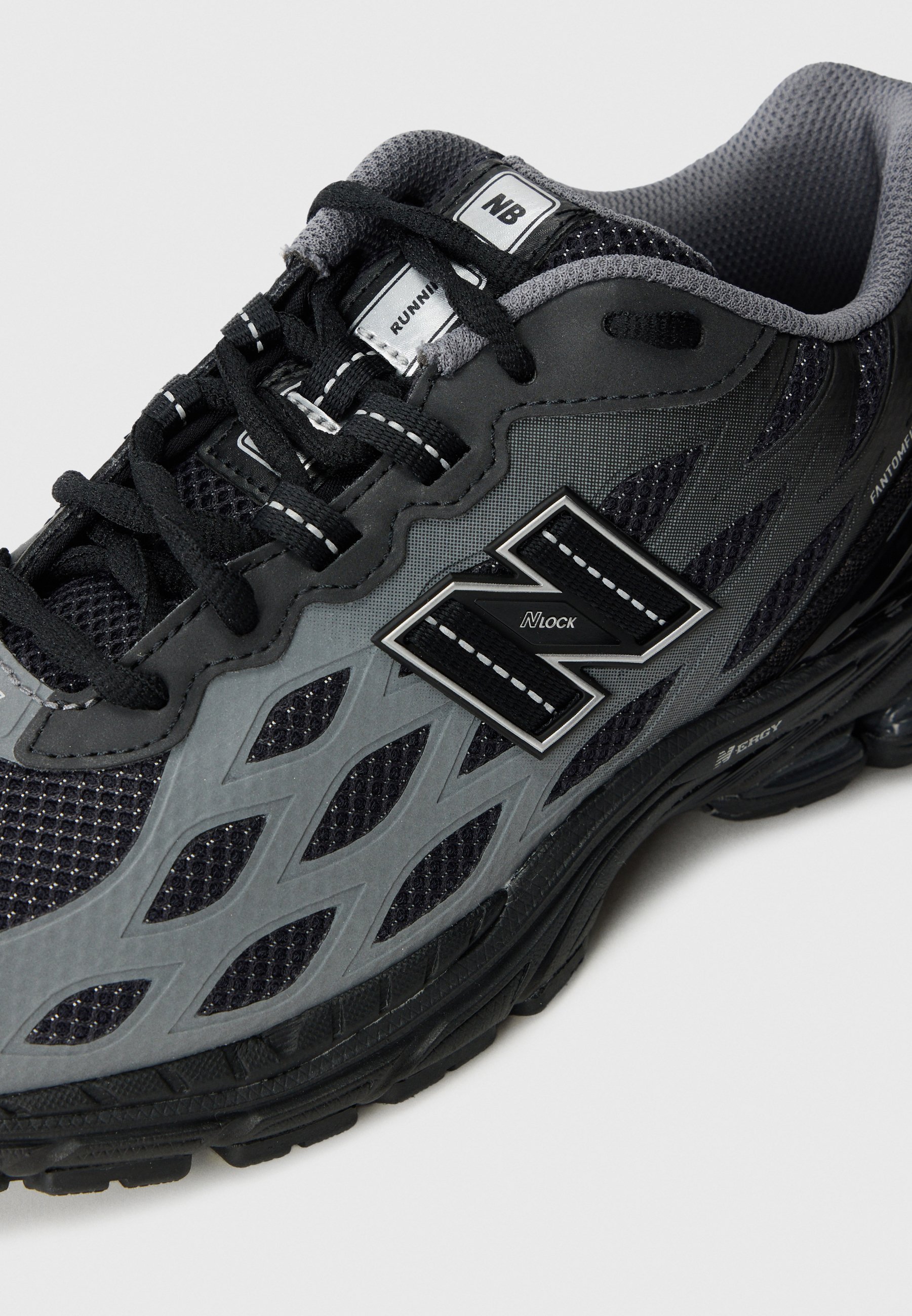New Balance U1906 UNISEX - Sneakers low - black/negru - Zalando.ro