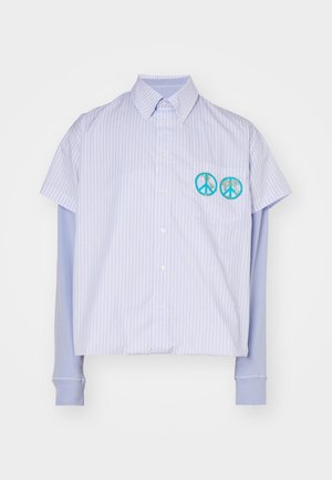 Short-sleeve button-up shirt in light blue and white stripes with a cropped design. Features two turquoise peace symbol embroideries.