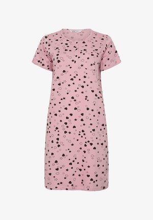 Camisón rosa de manga corta con patrones de corazones y estrellas negras, escote redondo, botones delanteros y pequeño bolsillo en el pecho.