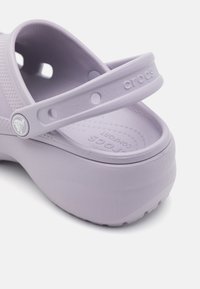 Crocs CLASSIC PLATFORM - Heeled mules - mauve mist
