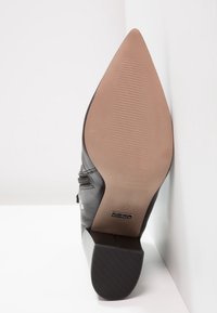 Topshop Stivaletti con tacco - black