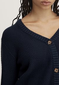 ICHI IHNOELLE - Vesta na kopčanje - total eclipse melange