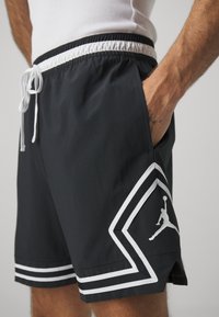 Jordan WOVEN DIAMOND SHORT - Korte sportsbukser - black/white