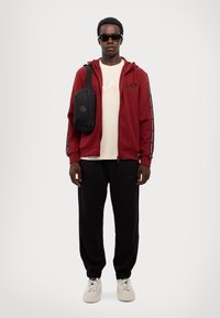 EA7 Emporio Armani Marškinėliai su spaudiniu - whitecap gray