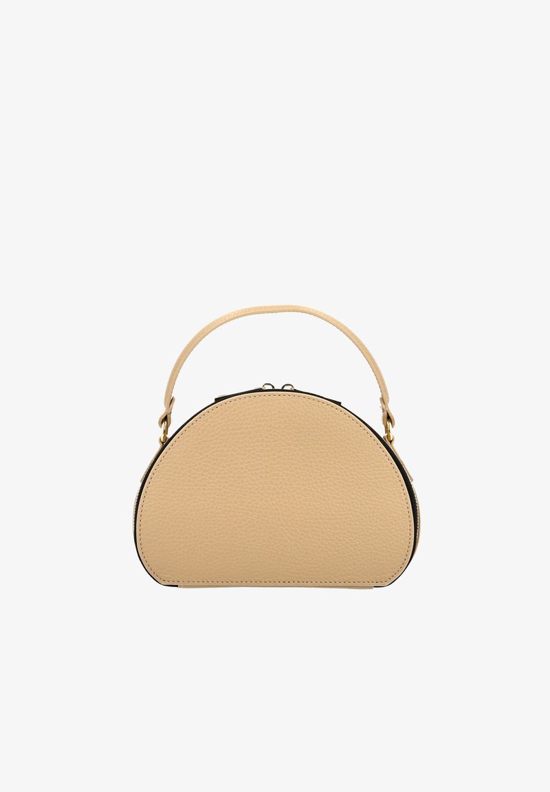 Bolso de cuero beige con forma redondeada, acento negro en la base, cierre de cremallera en la parte superior y asa detachable. Acabado texturizado.