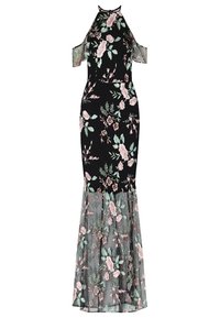 Robe noire à fleurs avec un design ajusté, des manches dénudées et un bas évasé transparent. Présente des motifs de fleurs roses et vertes.